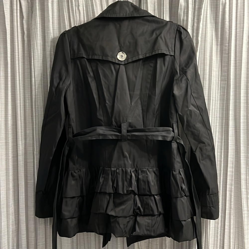Limited Rain Coat Women’s Petite size small excellent used condition. Pockets - Picture 10 of 10